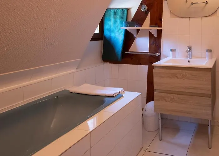 Le Prieuré Des Fontaines Maison d'hôtes Les Preaux