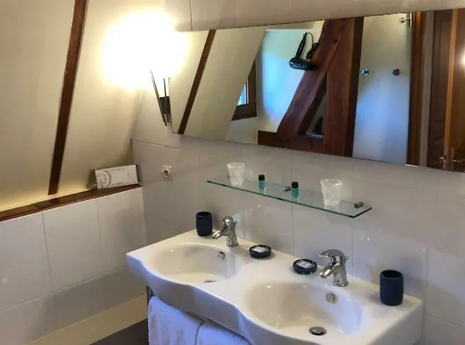 Le Prieuré Des Fontaines Maison d'hôtes Les Preaux